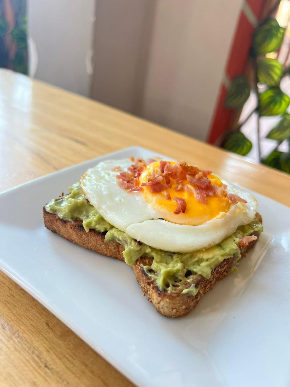 Tostada de aguacate